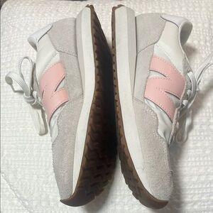 Women's New Balance Pink and White Sneakers Style 237 VGUC